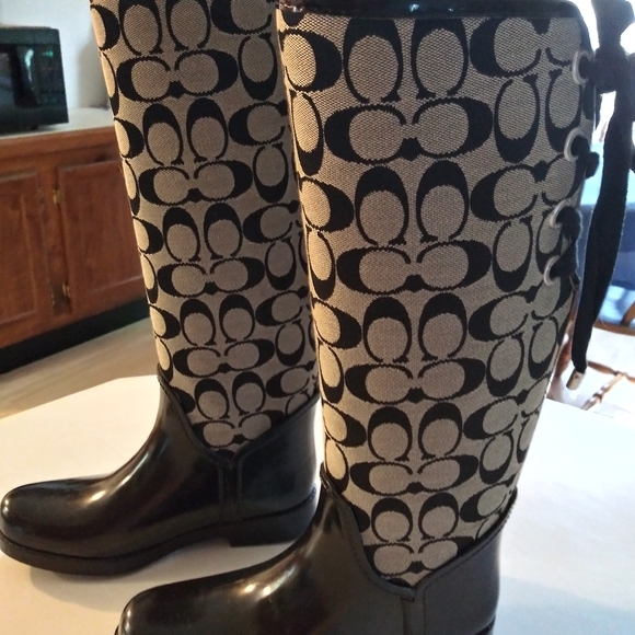 Coach rain boots sz 5 - Picture 3 of 4